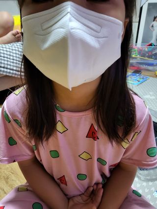 아토팜 블라블라 황사방역 마스크 KF94 — 5점을 준 리뷰어가 2021년 10월 올린 사용 사진