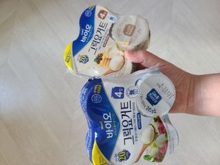 매일바이오 그릭요거트 오리지널 플레인 4개, 로스터리 커피믹스 4개 — 3점을 준 리뷰어가 2021년 12월 올린 사용 사진