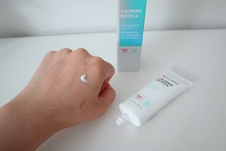 리더스코스메틱 리더스 카밍 바이오틱스 선 에센스 SPF 50+ PA++++ — 5점을 준 리뷰어가 2022년 6월 올린 사용 사진