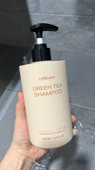 프리마인 더이상 뻣뻣하고 효과없는 탈모샴푸는 NO. 근본부터 케어하는 셀베이스 그린티샴푸(500ml) — 5점을 준 리뷰어가 2023년 5월 올린 사용 사진