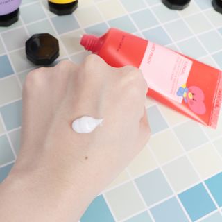 쿤달 BT21 시어버터 앤 마카다미아 퓨어 핸드크림 50ml 7구 기프트 세트 — 5점을 준 리뷰어가 2021년 3월 올린 사용 사진