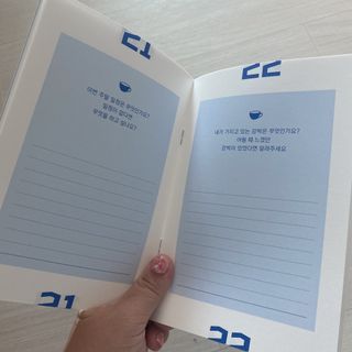 리훈 궁금해 Q&A다이어리 세트 큐엔에이 질문일기 큐앤에이 질문책 QnA — 4점을 준 리뷰어가 2022년 11월 올린 사용 사진