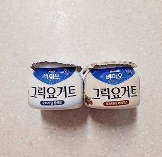 매일바이오 그릭요거트 오리지널 플레인 4개, 로스터리 커피믹스 4개 — 5점을 준 리뷰어가 2021년 12월 올린 사용 사진
