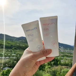 보타니티 촉촉수분자차 아쿠아핏 선 에센스 50ml + 보송톤업자차 징크 선 로션 50ml SPF50+ PA++++ (4/25) — 5점을 준 리뷰어가 2022년 5월 올린 사용 사진