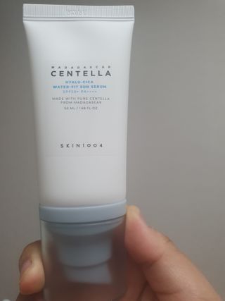 [스킨1004] 마다가스카르 센텔라 히알루-시카 워터핏 선세럼 50ml — 5점을 준 리뷰어가 2024년 5월 올린 사용 사진