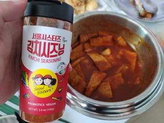 [서울시스터즈] 김치시즈닝 국내 최초 뿌려먹는 김치파우더 100g 1개+ 신제품 김치스낵 90g 2개 — 5점을 준 리뷰어가 2021년 9월 올린 사용 사진
