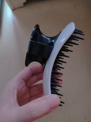 온가족 시원한샴푸 깨끗한두피 샴푸브러쉬 두피스케일링 히트팡블랙에디션 — 5점을 준 리뷰어가 2021년 8월 올린 사용 사진