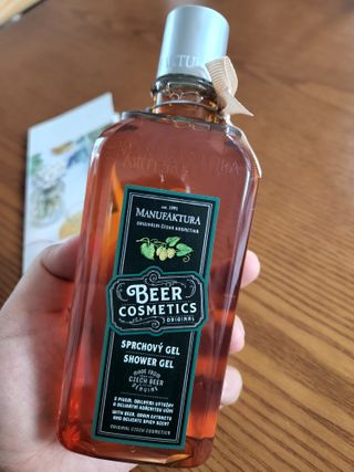체코 비건화장품 마뉴팍투라 향좋은 맥주 샤워젤 (300ml) — 5점을 준 리뷰어가 2022년 6월 올린 사용 사진