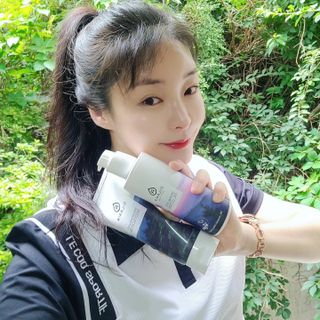 오일아리아 뉴트리 모이스처라이징 세사미 씨드 오일로션 & 데일리 디톡스 세사미 그라운즈 바디스크럽 — 5점을 준 리뷰어가 2023년 6월 올린 사용 사진