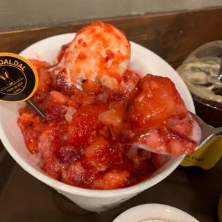 카페 더달달 [카페더달달 ] 빙수 택 1 + 음료 2잔 + 마카롱2개 — 5점을 준 리뷰어가 2021년 6월 올린 사용 사진