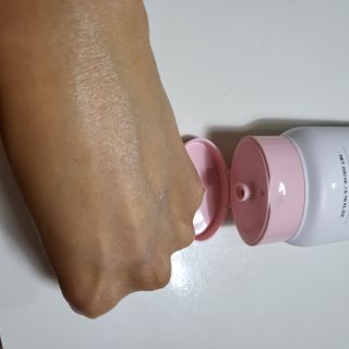위시스 프리미엄 글루타치온  화이트닝 바디로션 — 5점을 준 리뷰어가 2023년 1월 올린 사용 사진