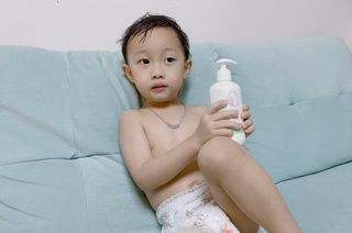 mom e 맘이 내추럴 베이비 케어 샴푸앤바스+로션 — 5점을 준 리뷰어가 2021년 1월 올린 사용 사진