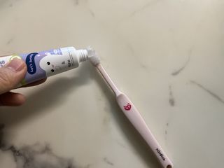 닥터데디스 안심저불소 키즈치약 (라즈베리, 청포도향 중 택 1) 60g +  여행용 미니 치약 15g — 4.5점을 준 리뷰어가 2022년 11월 올린 사용 사진