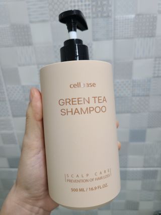 프리마인 더이상 뻣뻣하고 효과없는 탈모샴푸는 NO. 근본부터 케어하는 셀베이스 그린티샴푸(500ml) — 4.5점을 준 리뷰어가 2023년 1월 올린 사용 사진