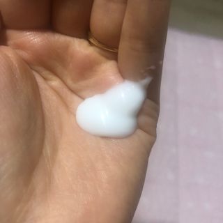 줄라이 모닝 _ JULY MORNING 줄라이모닝 하이드레이팅 퍼퓸드 바디앤핸드 에멀젼 — 4.5점을 준 리뷰어가 2021년 9월 올린 사용 사진