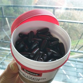 Swisse 스위스 고함량 프로폴리스 2,000mg 210정 — 5점을 준 리뷰어가 2021년 11월 올린 사용 사진