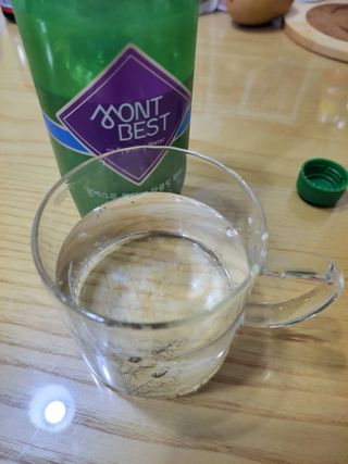 몽베스트 Montbest with Sparkling water Plain 20병 — 5점을 준 리뷰어가 2021년 10월 올린 사용 사진