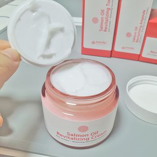 아이앤립 / EYENLIP 아이앤립 연어오일 리바이탈라이징 토너+앰플+크림 3종 세트 — 5점을 준 리뷰어가 2021년 5월 올린 사용 사진