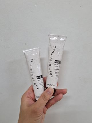 멈칫(MUMCHIT) 넥퍼퓸 NECKPERFUME 2가지 향 — 4.5점을 준 리뷰어가 2021년 11월 올린 사용 사진
