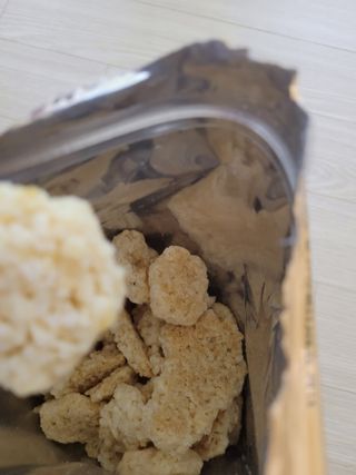 미즈꼬레아 치즈맛 누룽지크리스피 — 5점을 준 리뷰어가 2022년 3월 올린 사용 사진