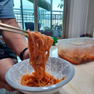 [한면원] 비빔국수 2인분 — 5점을 준 리뷰어가 2022년 8월 올린 사용 사진