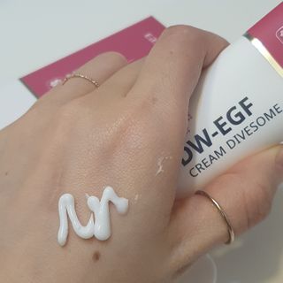 이지듀 DW-EGF 크림 다이브좀_콜라겐이 쏙쏙, 탄력피부로 다이빙 — 4점을 준 리뷰어가 2021년 2월 올린 사용 사진