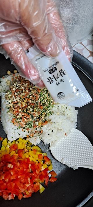 해풀잎 누구나 김밥*1ea [(혼합야채 35g *1ea,  김밥김 (5g, 5ea),  양념간장 (6g, 5ea), 참기름(5g, 2ea)] — 5점을 준 리뷰어가 2022년 7월 올린 사용 사진