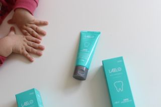 치과에서 쓰는 치약 _ 라벨제로 저불소 꼬마, 키즈, 유아, 베이비, 주니어 안전한 어린이치약 — 5점을 준 리뷰어가 2023년 3월 올린 사용 사진