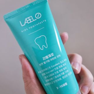 치과에서 쓰는 치약 _ 라벨제로 저불소 꼬마, 키즈, 유아, 베이비, 주니어 안전한 어린이치약 — 5점을 준 리뷰어가 2022년 12월 올린 사용 사진