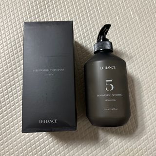 르핸스 퍼포밍 5 샴푸 비반트 포렛/베티버 포그 — 4.5점을 준 리뷰어가 2022년 12월 올린 사용 사진