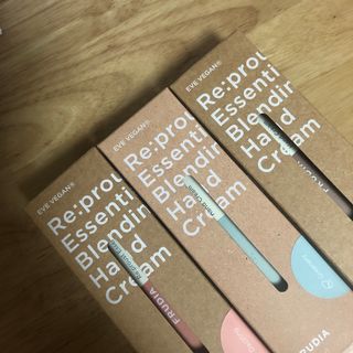 [후르디아] 끈적임 없는 착한성분 비건  핸드크림 3종 — 5점을 준 리뷰어가 2021년 12월 올린 사용 사진