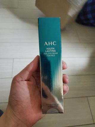 [NEW 탄력유턴 아이크림] AHC 유스 래스팅 리얼 아이크림 포 페이스 — 5점을 준 리뷰어가 2021년 3월 올린 사용 사진