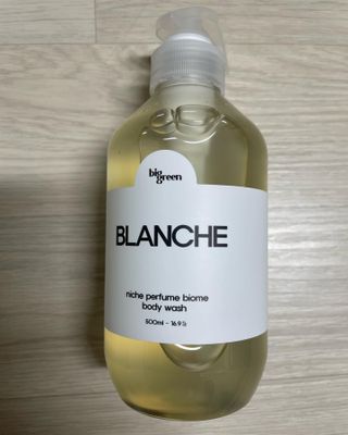 빅그린 니치 퍼퓸 바이옴바디워시 500ml(상탈, 블랙베리&베이, 블랑쉐 3종 중 택1) — 5점을 준 리뷰어가 2022년 7월 올린 사용 사진