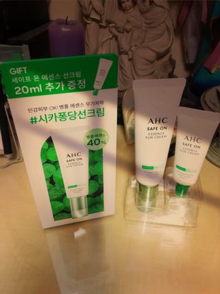 [AHC] 세이프온 에센스 선크림 올리브영 스페셜 증정 기획세트 — 5점을 준 리뷰어가 2022년 6월 올린 사용 사진