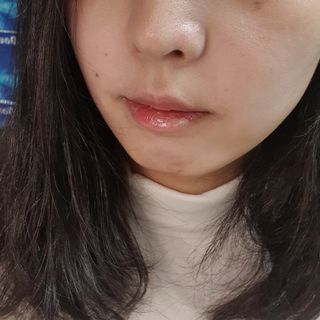 [후르디아] 올리브영 착한보습 비건 립버터 2종 — 5점을 준 리뷰어가 2022년 2월 올린 사용 사진