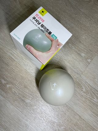 [트라택] 홈 필라테스 SET [미니짐볼+웨이트볼(0.5kg&1kg+요가블럭] — 5점을 준 리뷰어가 2022년 7월 올린 사용 사진