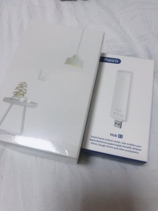 아카라 조명 스위치를 누워서 끄는 방법 (스마트 조명 스위치 2구 + 무선 리모트 스위치 1구 T1, 스마트 허브 E1) — 4.5점을 준 리뷰어가 2021년 12월 올린 사용 사진