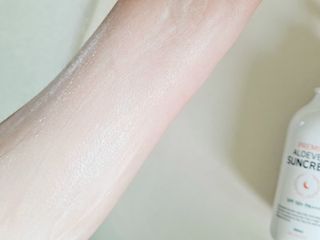 [닥터문] 프리미엄 알로에베라 선크림 500ml — 5점을 준 리뷰어가 2022년 6월 올린 사용 사진