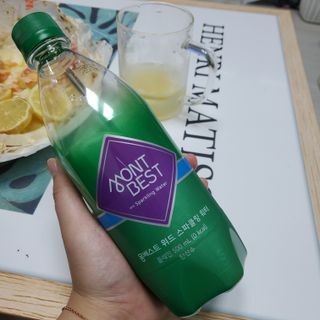 몽베스트 Montbest with Sparkling water Plain 20병 — 5점을 준 리뷰어가 2021년 10월 올린 사용 사진