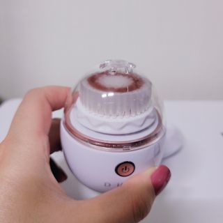 디하우트 랩 디하우트랩 클렌징 피부관리기 진동클렌저 실리콘+2종 인조모 브러시 — 5점을 준 리뷰어가 2021년 11월 올린 사용 사진