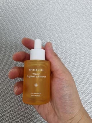 체르엠 스템앤셀 비타민 브라이트닝 에센스 30ml 1개 — 5점을 준 리뷰어가 2021년 10월 올린 사용 사진