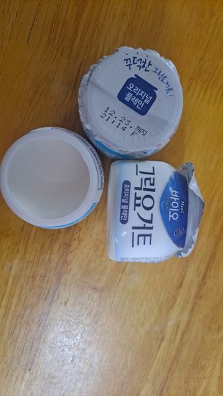 매일바이오 그릭요거트 오리지널 플레인 4개, 로스터리 커피믹스 4개 — 5점을 준 리뷰어가 2021년 12월 올린 사용 사진