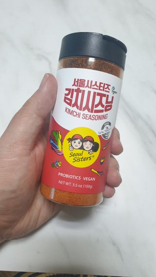 [서울시스터즈] 김치시즈닝 국내 최초 뿌려먹는 김치파우더 100g 1개+ 신제품 김치스낵 90g 2개 — 5점을 준 리뷰어가 2021년 8월 올린 사용 사진