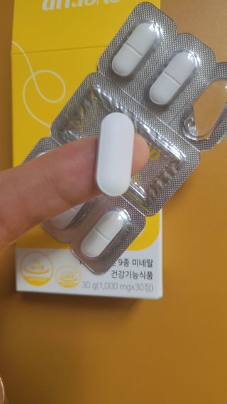 [몸엔용] 에버업 멀티비타민&미네랄, 눈건강 루테인 혈행건강 오메가3, 면역 프로바이오틱스 3종 택1 — 5점을 준 리뷰어가 2022년 4월 올린 사용 사진
