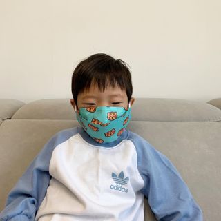 [숨그림]  덴탈마스크 짱구 우리아이 그리고 내가 쓰는 믿을수있는 케릭터 마스크  16종 — 4점을 준 리뷰어가 2021년 10월 올린 사용 사진
