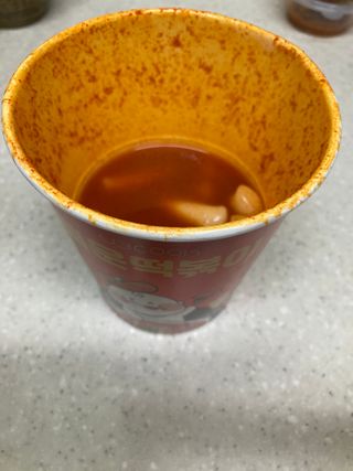 유비쿡 컵떡볶이 매운컵떡볶이2개/ 짜장컵떡볶이 2개  총 4개세트 — 5점을 준 리뷰어가 2021년 2월 올린 사용 사진