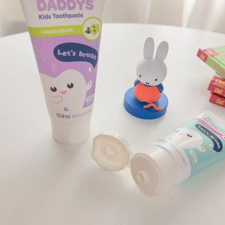 닥터데디스 안심저불소 키즈치약 (라즈베리, 청포도향 중 택 1) 60g +  여행용 미니 치약 15g — 5점을 준 리뷰어가 2022년 8월 올린 사용 사진