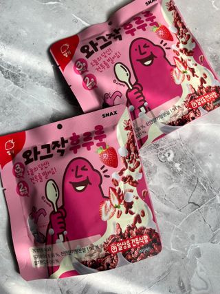 스낵스 와그작후루룩 3종_카카오2봉+아몬드2봉+딸기2봉 (총 6봉) — 5점을 준 리뷰어가 2024년 2월 올린 사용 사진