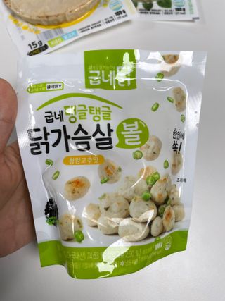 굽네몰 [굽네] 탱글탱글 닭가슴살볼 3종, 닭가슴살 오븐 스테이크 3종 — 5점을 준 리뷰어가 2021년 5월 올린 사용 사진