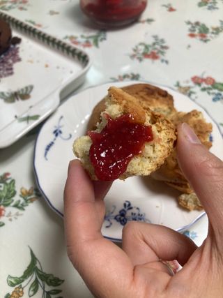 서브큐 스콘 냉동생지 3종 (크랜베리 스콘, 얼그레이 스콘, 초코헤이즐넛 스콘) — 4점을 준 리뷰어가 2023년 5월 올린 사용 사진